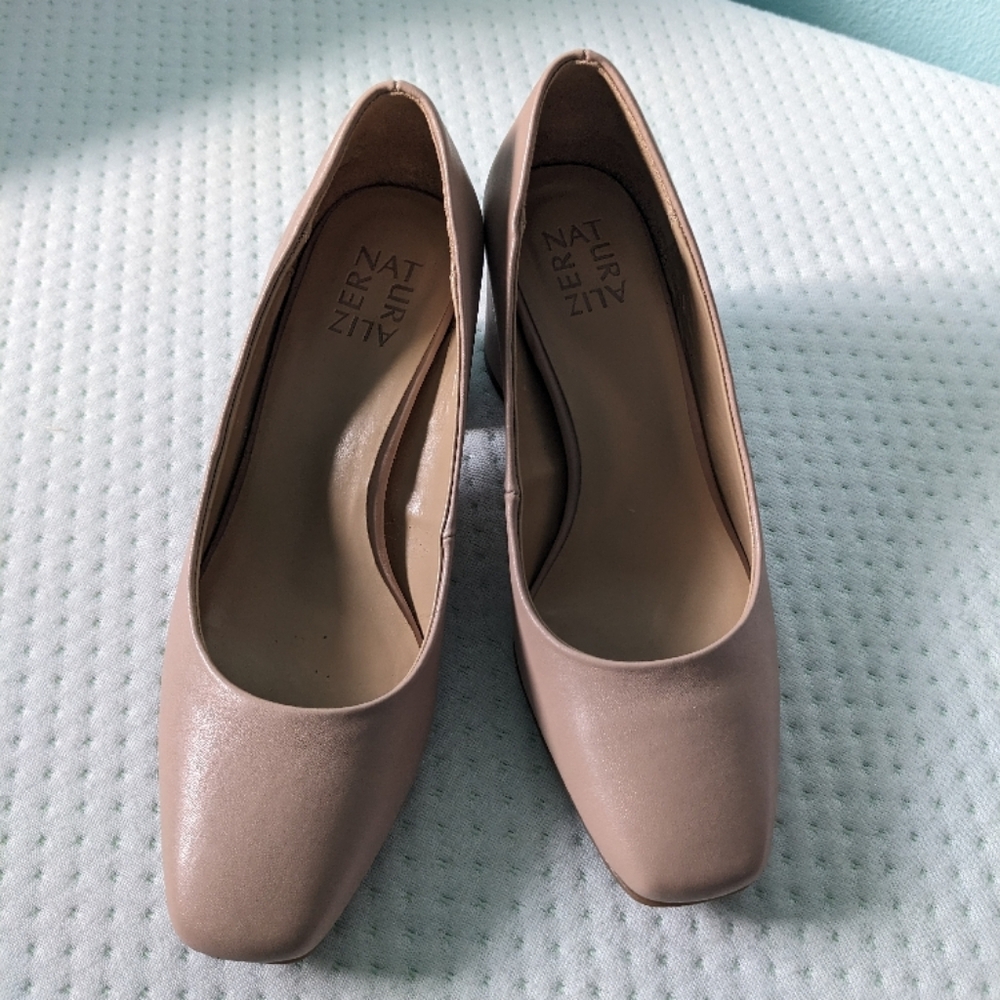 Naturalizer Nude Pump